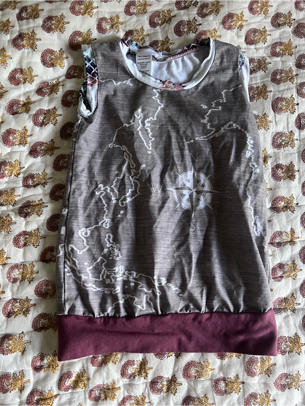 3/$30 🍀 —  Grow-With-Me Compass Print Tank with Plum Hem size 18m-3 years